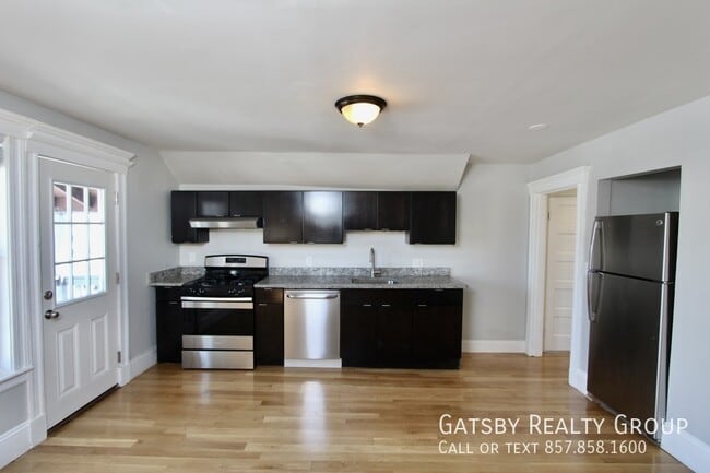 Building Photo - 506 Revere St Unit 3R