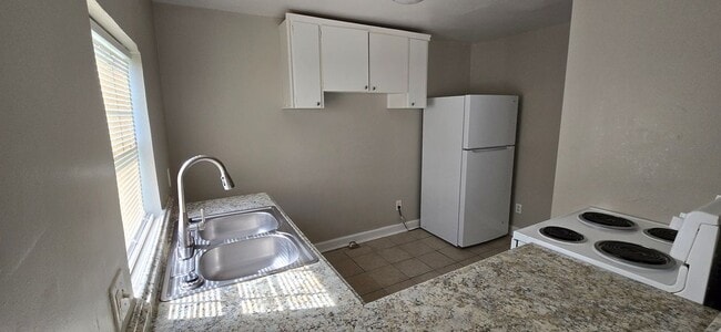 Photo - 5930 Agnes Ave