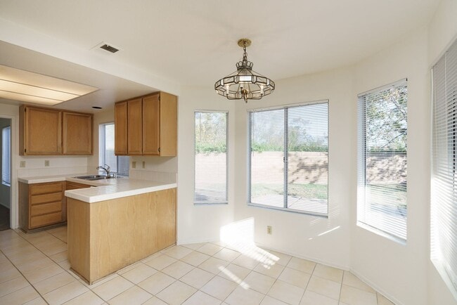2174 Shadetree Ln