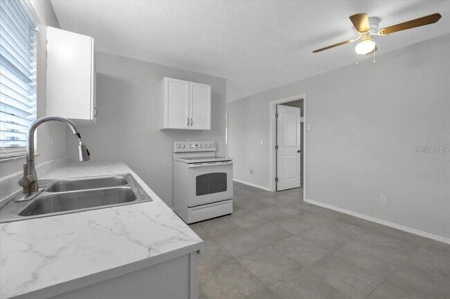 Photo - 1099 Hargrave St