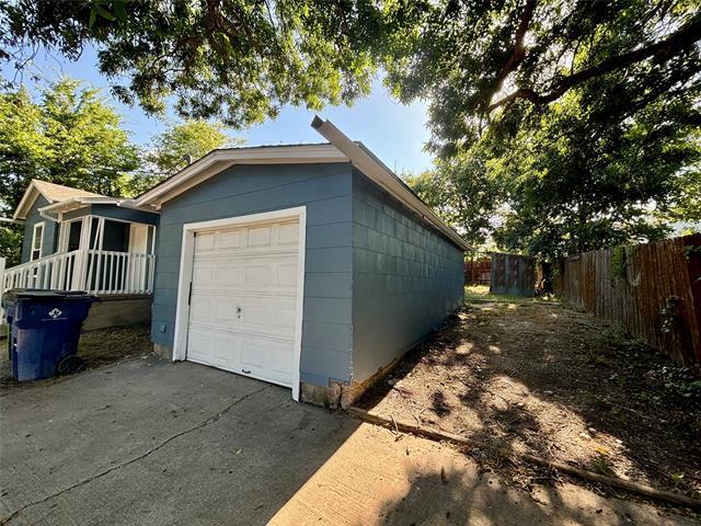 Photo - 702 S College St