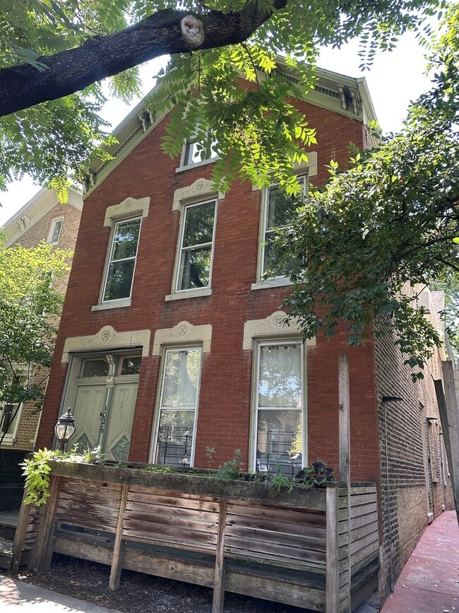 Building Photo - 1024 N Wolcott Ave Rental