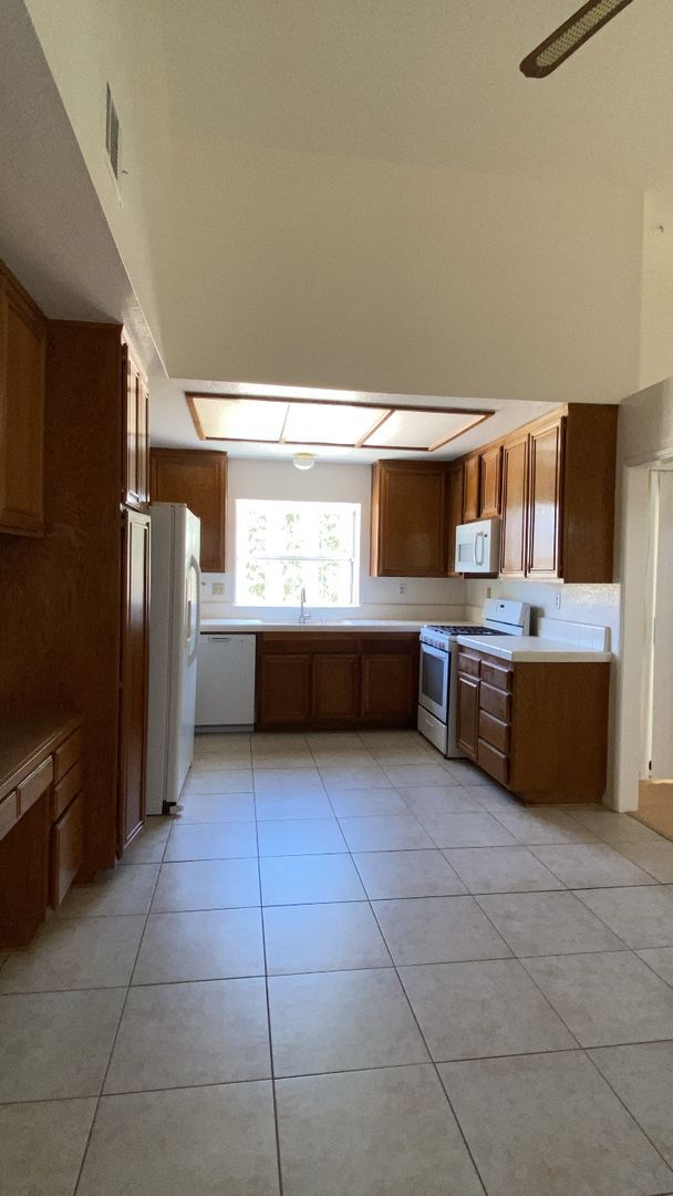 Photo - Quartz Hill Single Story Home (TENANT OCCUPIED - DO NOT DISTURB OCCUPANTS)