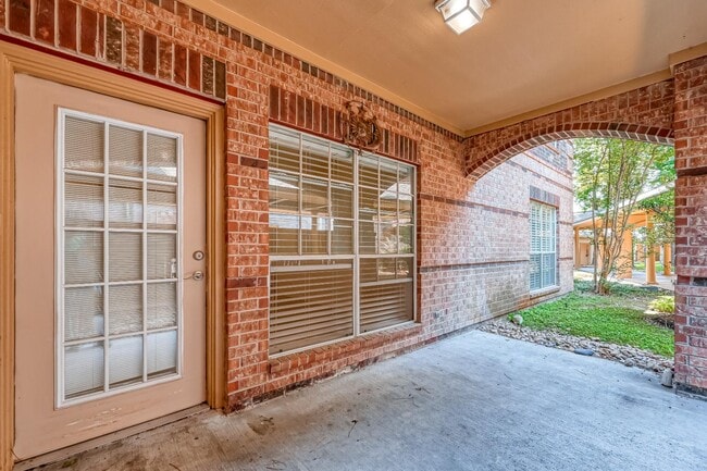 Photo - 2803 Kings Crossing Dr
