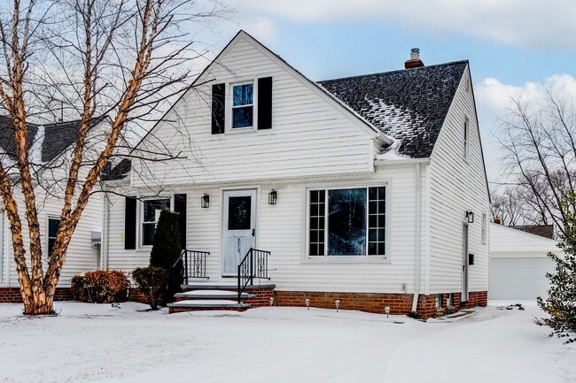 Photo - Welcome to a well-maintained 3-bedroom 1-bath home - Willowick, OH 44095