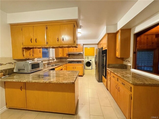 Photo - 15909 Vincennes St