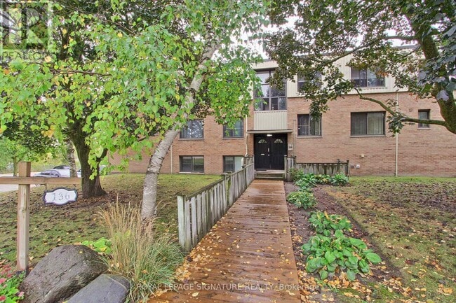 Photo - 136 Scanlon Ave Unité 12