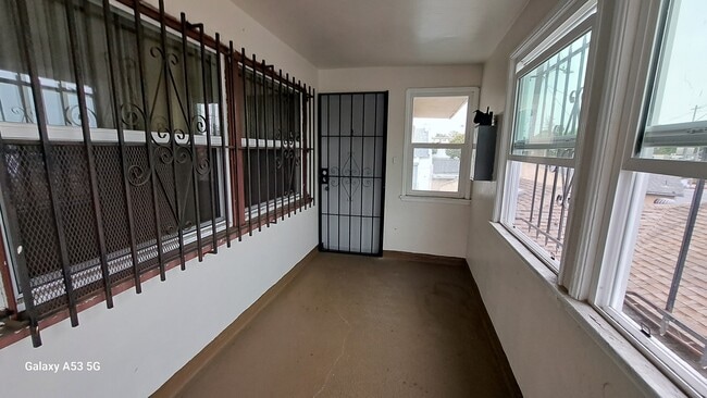 Building Photo - 1309 N La Brea Ave Unit A Rental