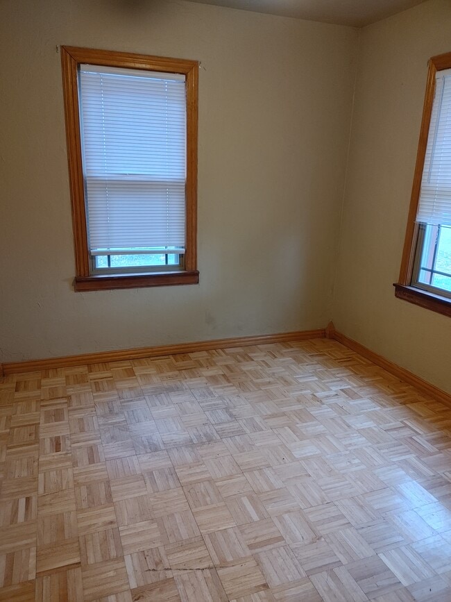 Photo - 823 S Hall
