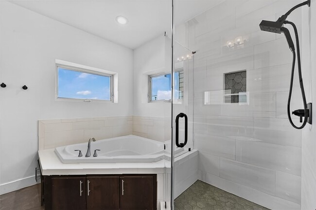 Photo - 205 Riley Ln