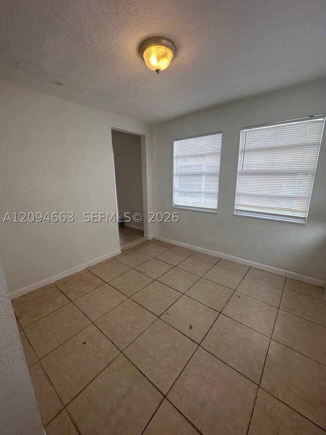 2837 NW 9th St