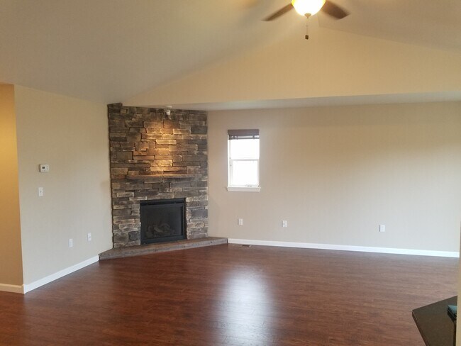 Photo - Radiant lake - 3 Bedroom Home