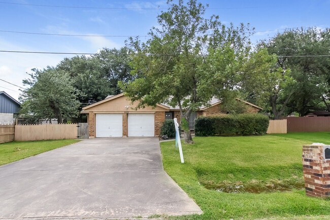 Building Photo - 2826 17th Ave N