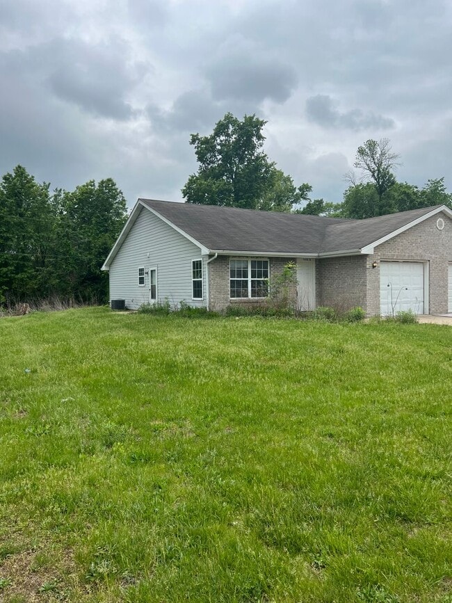 Building Photo - 2650 E Oakbrook Dr Unit A