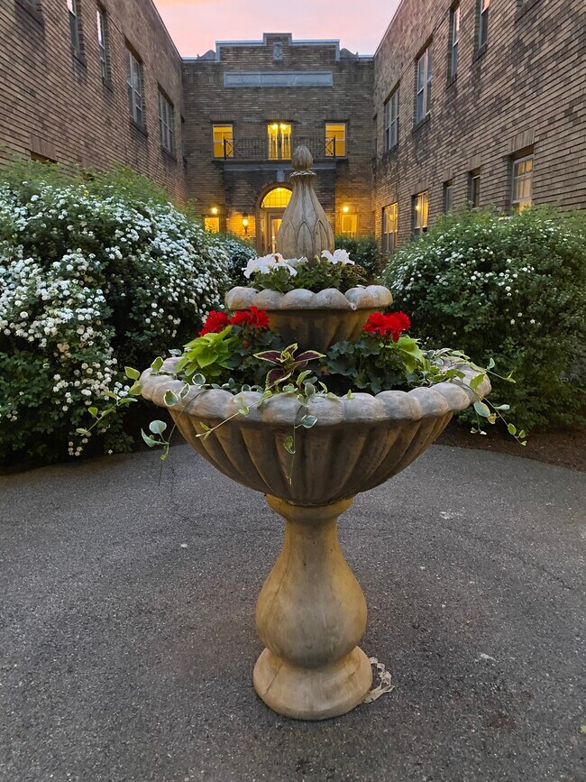 Oliver Court