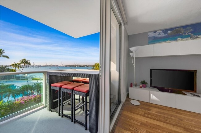 1200 West Ave Unit 327