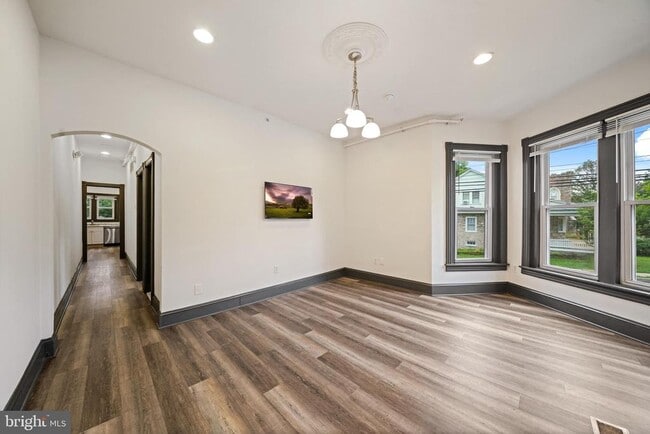 Building Photo - 119 S Broad St Rental