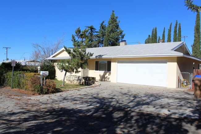 Building Photo - 34840-58 Iris Ln Unit 34858 Rental
