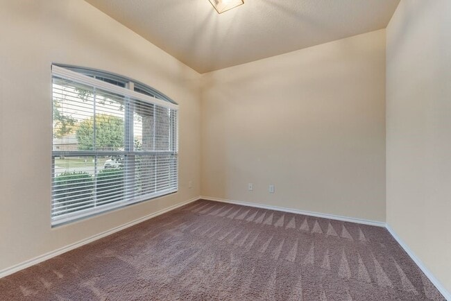 Photo - 1104 Edgewater Dr
