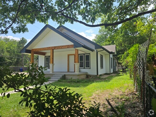 Building Photo - 320 Chautauqua Ave Rental