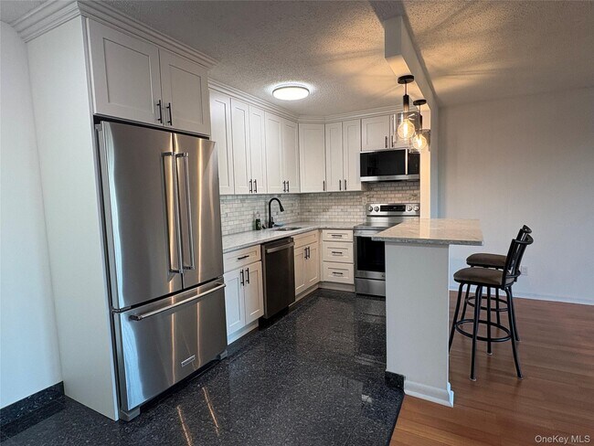 Photo - 25-40-40 Shore Blvd Unit 9J