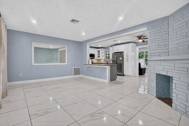 Photo - 2707 Bahama Dr