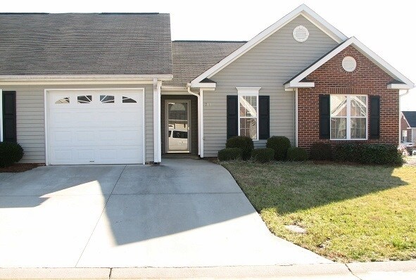 Photo - 715 Wynbrook Square Ln