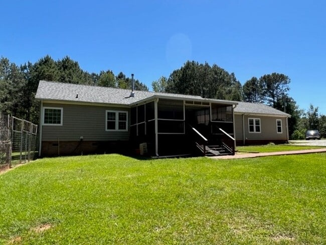 Photo - House with Barn and Acreage