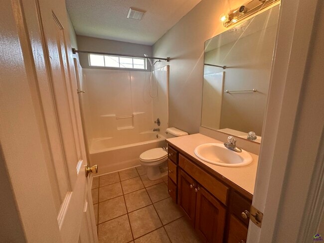 Photo - 123 Larkspur Ln