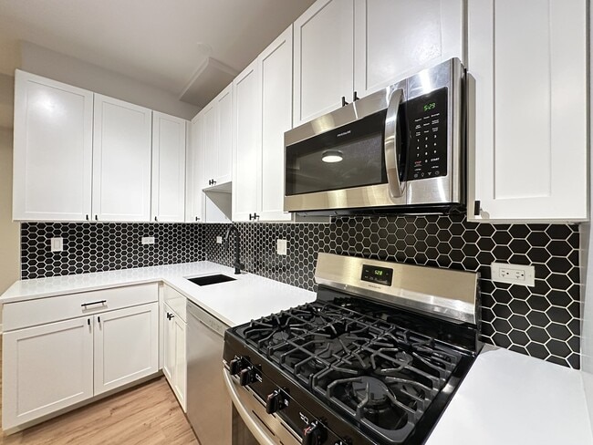 643 W Wrightwood Ave Unit 501