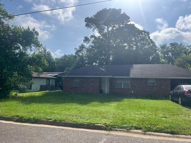 Building Photo - 2 Bed 1 Bath House