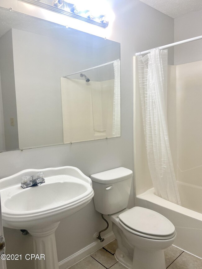 Photo - 2422 Johnson Dr