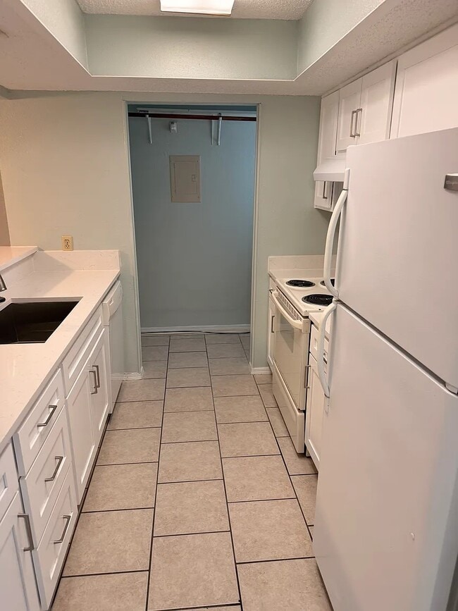 Photo - 13616 Dutch Myrtle