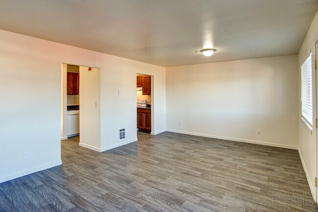Photo - Malaga Court Apartments