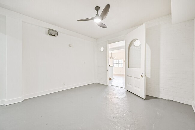 Photo - 2201 48th St