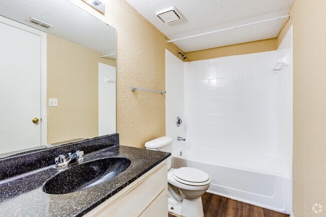 1 BR, 1 BA - 727 SF