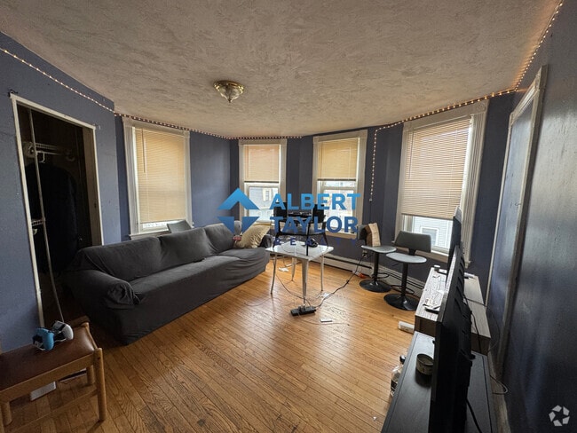 Building Photo - 8 Eldora St Unit 2 Rental