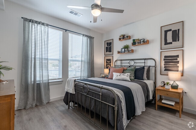 1BR, 1BA - 677SF - Bedroom