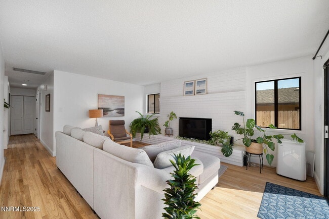 Photo - 1175 Akard Dr