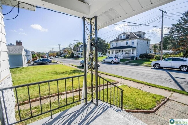 Photo - 2243 2nd St