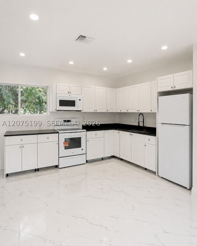 Photo - 901 NW 116th St