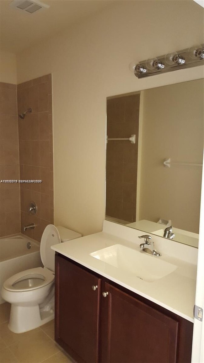 Photo - 142 SE 28th Ter