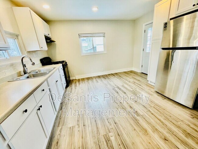 Photo - 1712 State St Unit 2