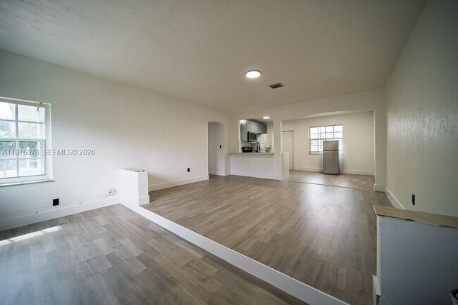 Photo - 533 NE 67th St Unidad 533