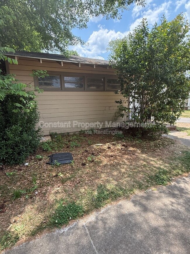 Photo - 614 W Poplar St