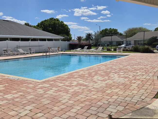 Photo - 1632 Tudor Ln