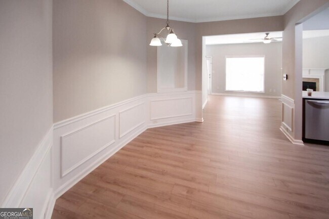 Photo - 2173 Executive Dr N