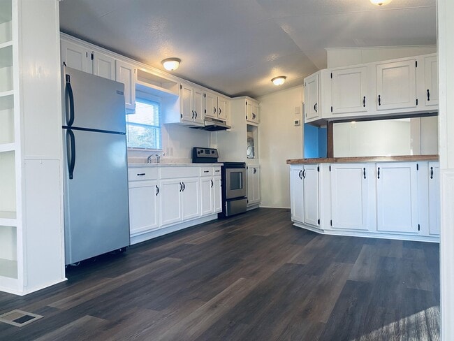 Photo - 918 Salters St