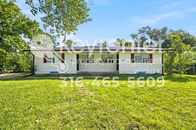 Building Photo - E Pine St Duplex Unit 4826