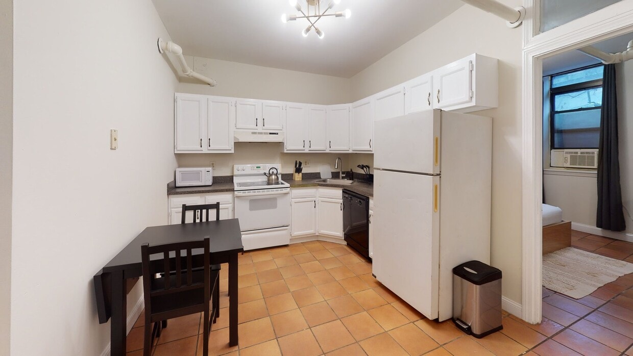Photo - Private bedroom in 4 bed/2 bath Home